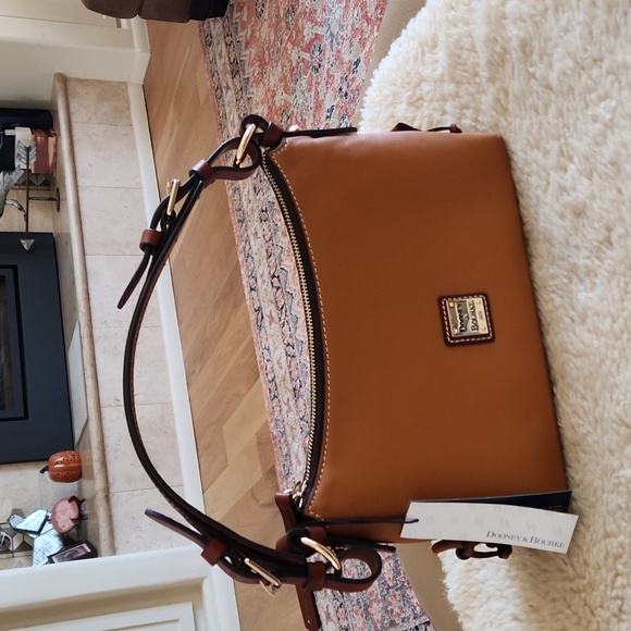 Dooney & Bourke Handbags - Beautiful NWT Dooney & Bourke Cognac Leather Hobo 👜🤎🐎🎁